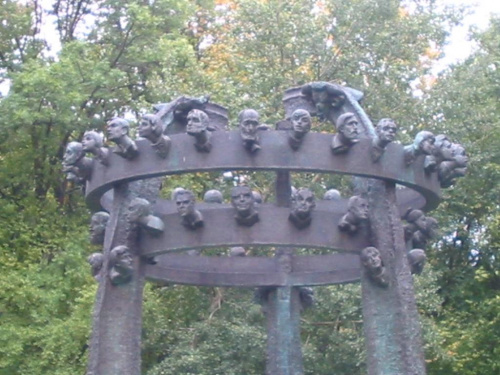 Pierścień w głowami w Parku Deciusza