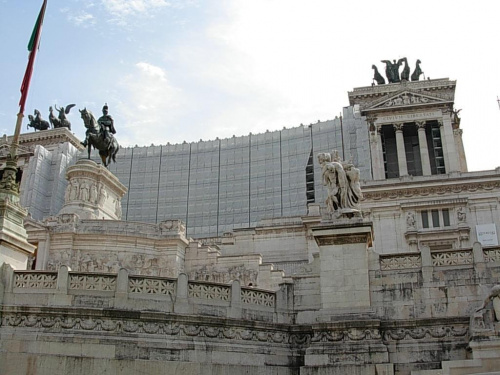 Pomnik Vittoria Emmanuela w różnych ujęciach