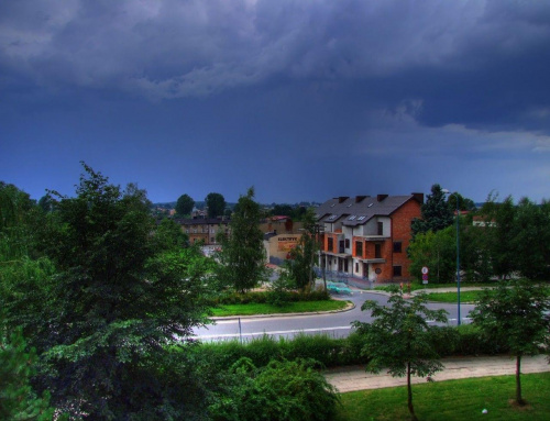 burzowe popołudnie nad Brzezinami z perspektywy części mieszkania za linią okien:)