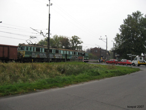 27.09.2007r.
ET41 - 042 z pociągiem towarowym do Dolnej Odry.