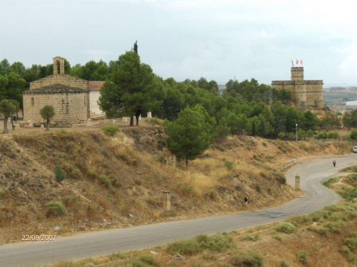 Torre de Salamanka i na pierwszym planie ermita de San Indalecio