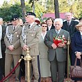 Prezes kombatantów z wiązanką kwiatów z delegacjją. ziemi chełmskiej.. .. #Militaria #Imprezy #Plenerowe