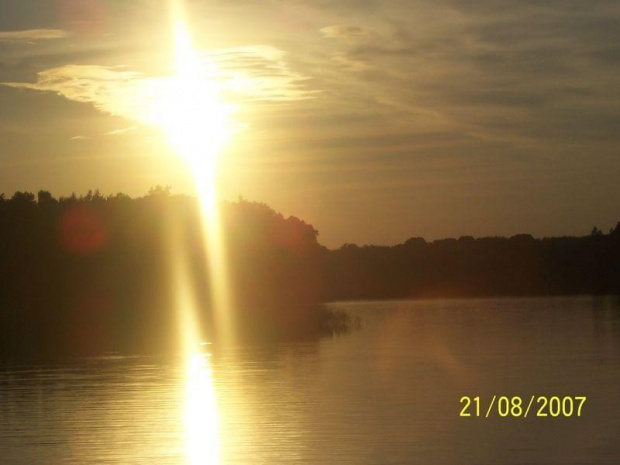 Zachód słońca nad jeziorkiem w Borzechowie...piękne.