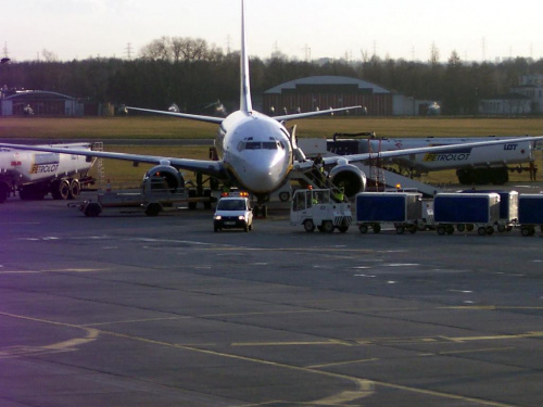 Samolot z Londynu jest w tym czasie obsługiwany #Boeing #Ryanair #PłytaPostojowa #EPLL #LCJ #Lublinek