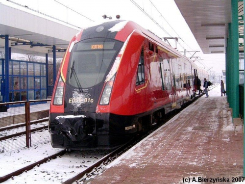 łódzki "kaktus", czyli ED59-01 z pociągiem osobowym do Kutna stoi na stacji Łódź Kaliska #KaktusCMŁódźPKP