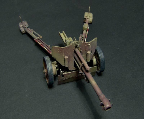 German howitzer LeFH 18/40 1/35 scale Aries Gulumik