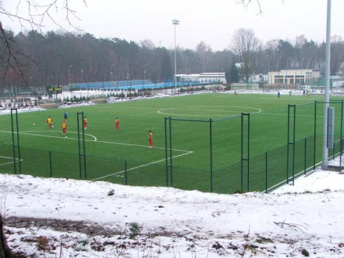 Na bocznym boisku trwa trening piłkarzy #Puławy