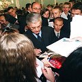 Marszałek Sejmu W.Cimoszewicz i autografy