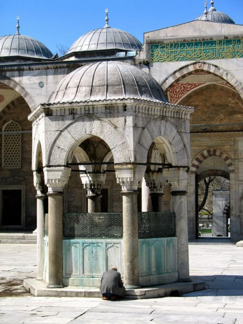 Na dziedzińcu Błękitnego Meczetu #turcja