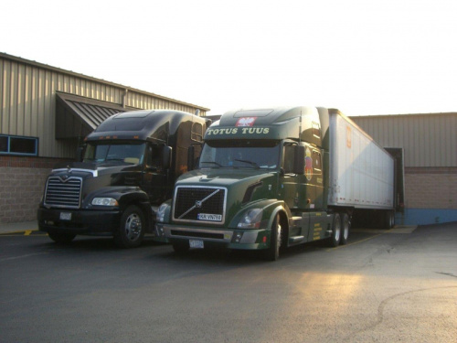 Mack Vision and Volvo VN 780