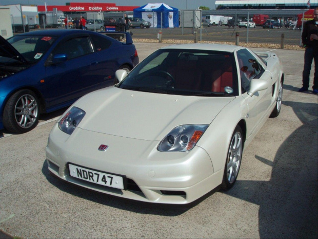 wszytskie japońskie fury i EDC eliminacjia driftingu gdzie Maciek Polody wygrał silverstone 2007
i filmiki http://youtube.com/profile_videos?user=grbrandys #SilverstoneEdcTunning