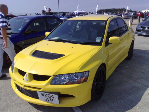 wszytskie japońskie fury i EDC eliminacjia driftingu gdzie Maciek Polody wygrał silverstone 2007
i filmiki http://youtube.com/profile_videos?user=grbrandys #SilverstoneEdcTunning