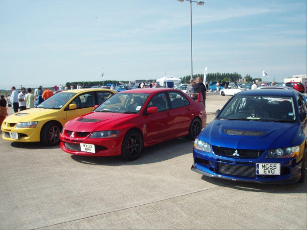 wszytskie japońskie fury i EDC eliminacjia driftingu gdzie Maciek Polody wygrał silverstone 2007
i filmiki http://youtube.com/profile_videos?user=grbrandys #SilverstoneEdcTunning