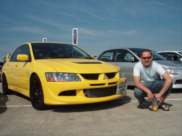 wszytskie japońskie fury i EDC eliminacjia driftingu gdzie Maciek Polody wygrał silverstone 2007
i filmiki http://youtube.com/profile_videos?user=grbrandys #SilverstoneEdcTunning