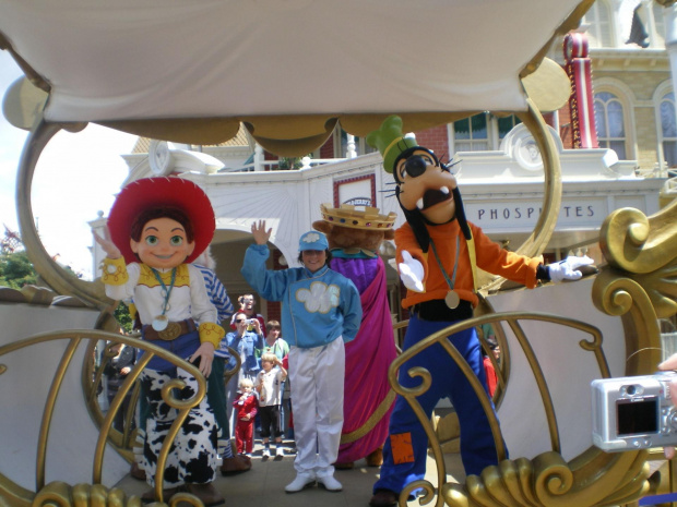 Parada w dzień #Disneyland #Park