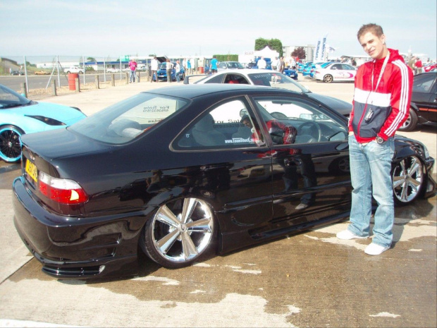 wszytskie japońskie fury i EDC eliminacjia driftingu gdzie Maciek Polody wygrał silverstone 2007
i filmiki http://youtube.com/profile_videos?user=grbrandys #SilverstoneEdcTunning