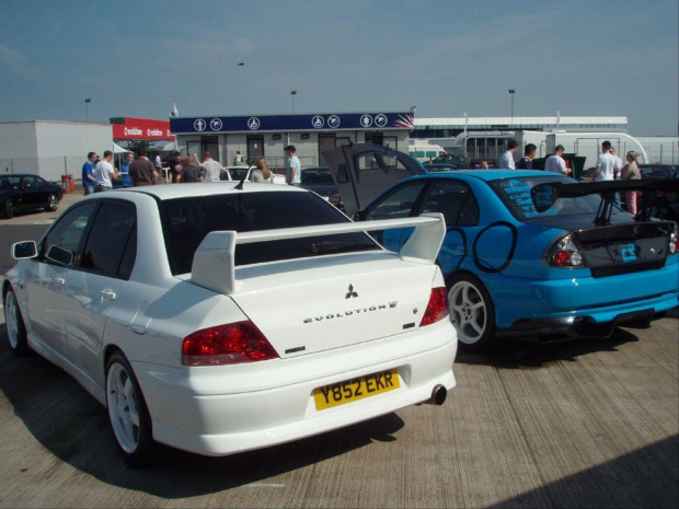 wszytskie japońskie fury i EDC eliminacjia driftingu gdzie Maciek Polody wygrał silverstone 2007
i filmiki http://youtube.com/profile_videos?user=grbrandys #SilverstoneEdcTunning