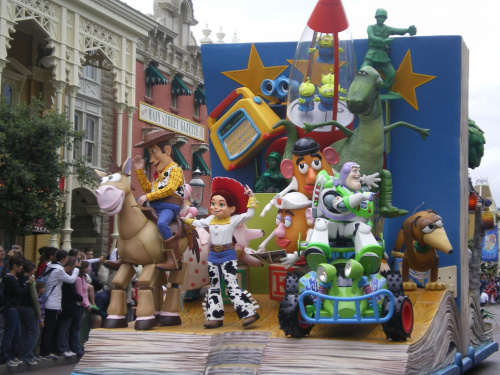 Głowna Parada o godzinie 16. Toystory #Paryż #Disneyland #Park