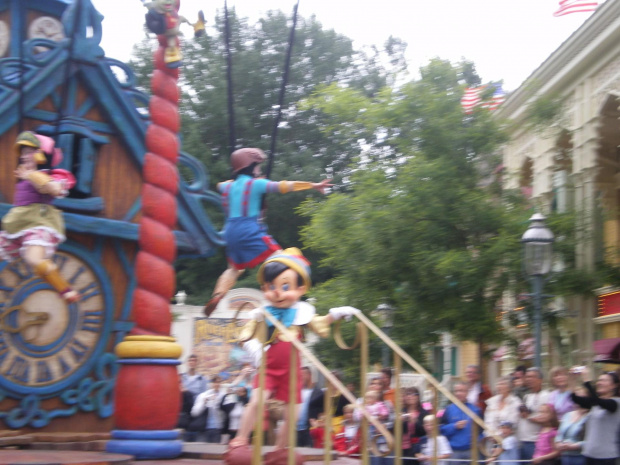 Głowna Parada o godzinie 16. PInokio #Paryż #Disneyland #Park