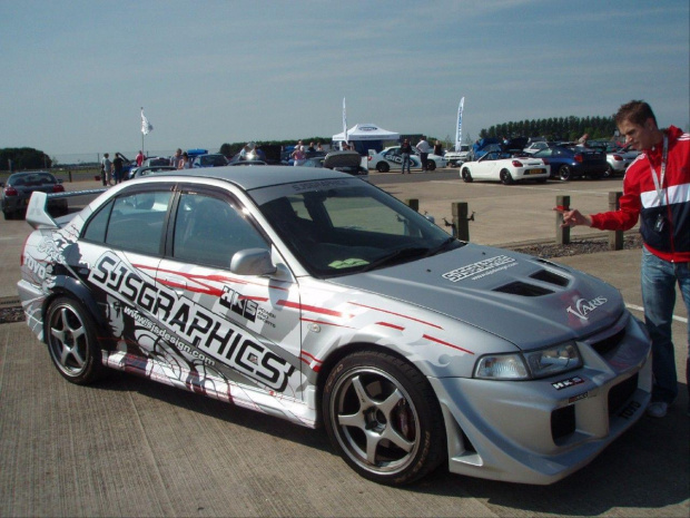 wszytskie japońskie fury i EDC eliminacjia driftingu gdzie Maciek Polody wygrał silverstone 2007
i filmiki http://youtube.com/profile_videos?user=grbrandys #SilverstoneEdcTunning