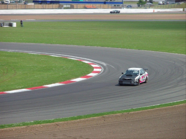 wszytskie japońskie fury i EDC eliminacjia driftingu gdzie Maciek Polody wygrał silverstone 2007
i filmiki http://youtube.com/profile_videos?user=grbrandys #SilverstoneEdcTunning