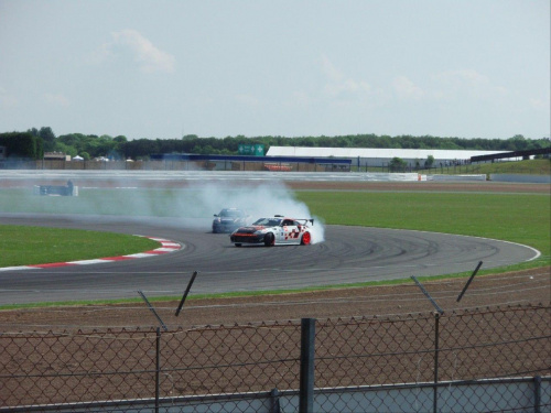 wszytskie japońskie fury i EDC eliminacjia driftingu gdzie Maciek Polody wygrał silverstone 2007
i filmiki http://youtube.com/profile_videos?user=grbrandys #SilverstoneEdcTunning