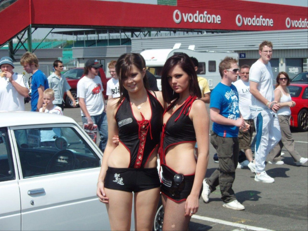 wszytskie japońskie fury i EDC eliminacjia driftingu gdzie Maciek Polody wygrał silverstone 2007
i filmiki http://youtube.com/profile_videos?user=grbrandys #SilverstoneEdcTunning