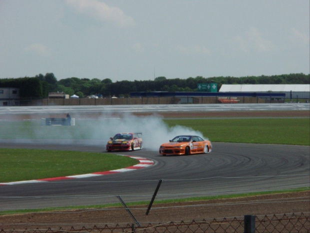 wszytskie japońskie fury i EDC eliminacjia driftingu gdzie Maciek Polody wygrał silverstone 2007
i filmiki http://youtube.com/profile_videos?user=grbrandys #SilverstoneEdcTunning