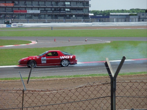 wszytskie japońskie fury i EDC eliminacjia driftingu gdzie Maciek Polody wygrał silverstone 2007
i filmiki http://youtube.com/profile_videos?user=grbrandys #SilverstoneEdcTunning