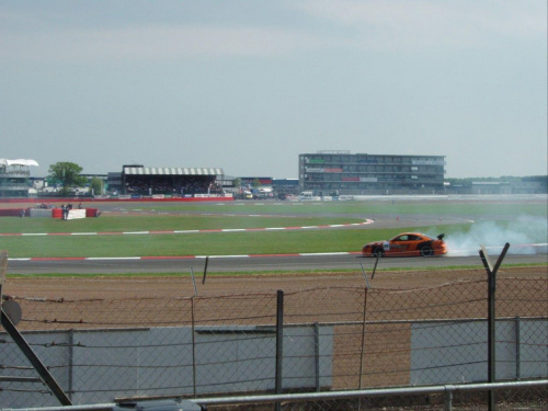 wszytskie japońskie fury i EDC eliminacjia driftingu gdzie Maciek Polody wygrał silverstone 2007
i filmiki http://youtube.com/profile_videos?user=grbrandys #SilverstoneEdcTunning