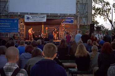 występ zespołu przed projekcją filmową #film #kino #gdańsk #KinoPlenerowe #projekcja #projektor #kinotechnika #kinooperator