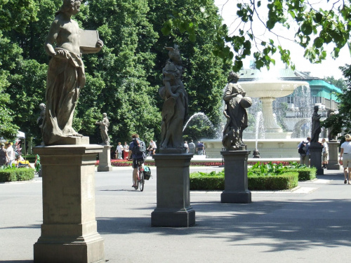 Ogród Saski z fontanną w tle #Warszawa