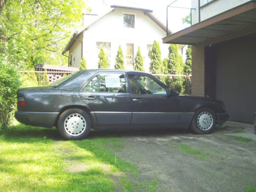 Mój Mercedes - w124 , 2.3 benzyna,automat 138KM , 1987 r. bezwypadkowy . Przerobiony na e-klasse