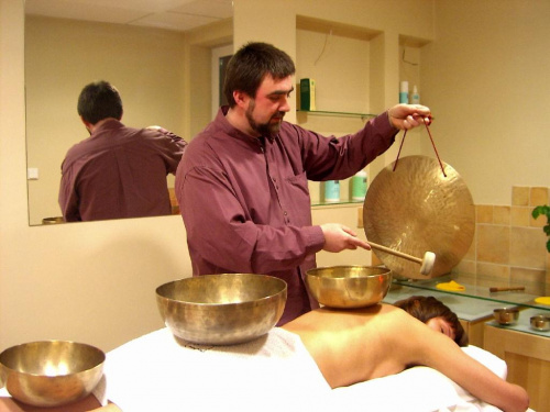 masaż dźwiękiem #gongi #masaż #misy #spa #relaks #olejki