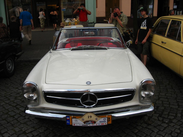 Zdjęcia ze Zjazdu Klasycznych i Zabytkowych Mercedesów - Leszno, 09.06.2007 #Mercedes #Benz #klasyk #samochód #auto #automobil #klub #rynek #Leszno