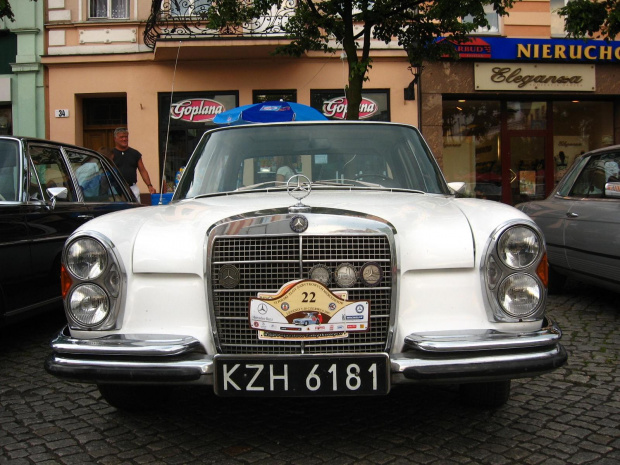 Zdjęcia ze Zjazdu Klasycznych i Zabytkowych Mercedesów - Leszno, 09.06.2007 #Mercedes #Benz #klasyk #samochód #auto #automobil #klub #rynek #Leszno