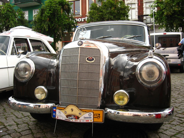 Zdjęcia ze Zjazdu Klasycznych i Zabytkowych Mercedesów - Leszno, 09.06.2007 #Mercedes #Benz #klasyk #samochód #auto #automobil #klub #rynek #Leszno