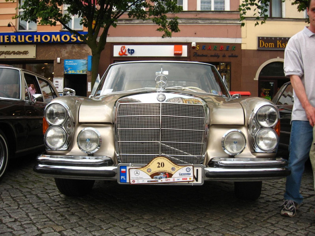 Zdjęcia ze Zjazdu Klasycznych i Zabytkowych Mercedesów - Leszno, 09.06.2007 #Mercedes #Benz #klasyk #samochód #auto #automobil #klub #rynek #Leszno