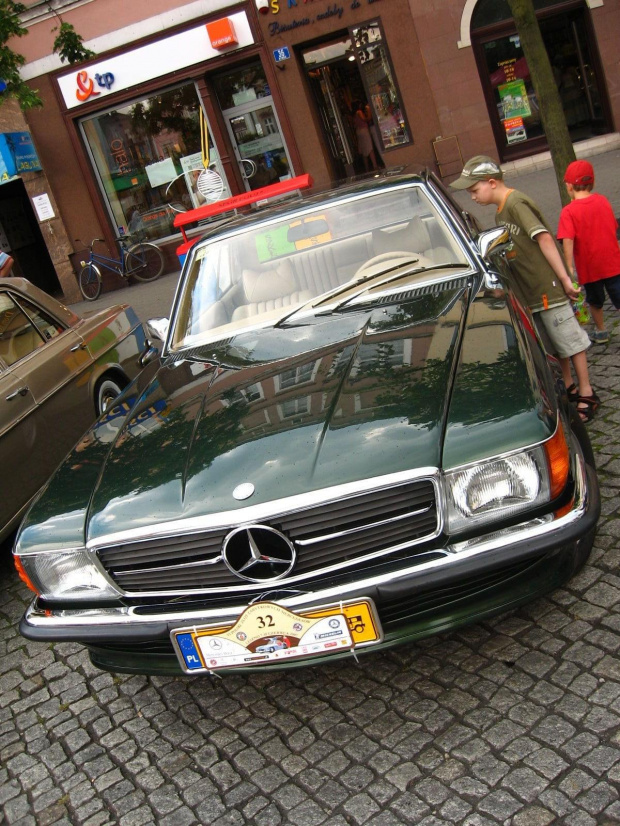 Zdjęcia ze Zjazdu Klasycznych i Zabytkowych Mercedesów - Leszno, 09.06.2007 #Mercedes #Benz #klasyk #samochód #auto #automobil #klub #rynek #Leszno