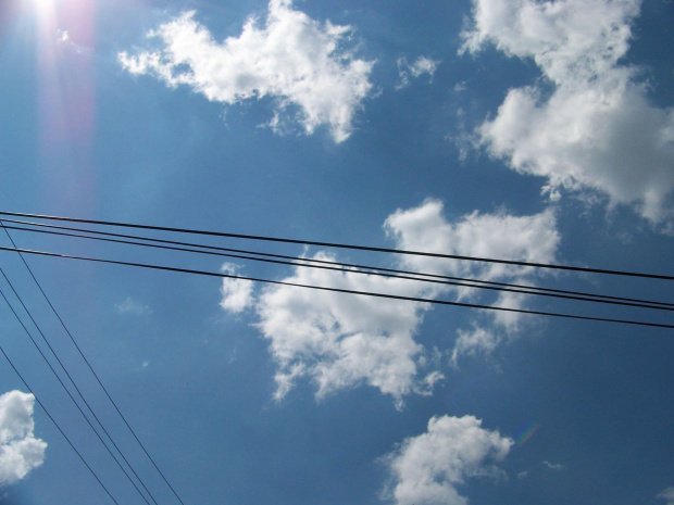 Niebo & linie wysokiego napięcia.
2007-06-11 #niebo #natura #przyroda #grobsol