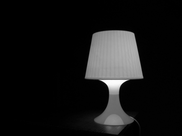 Lampka nocna w ciemności.
2007-06-10 #ciemność #retro #lampka #grobsol