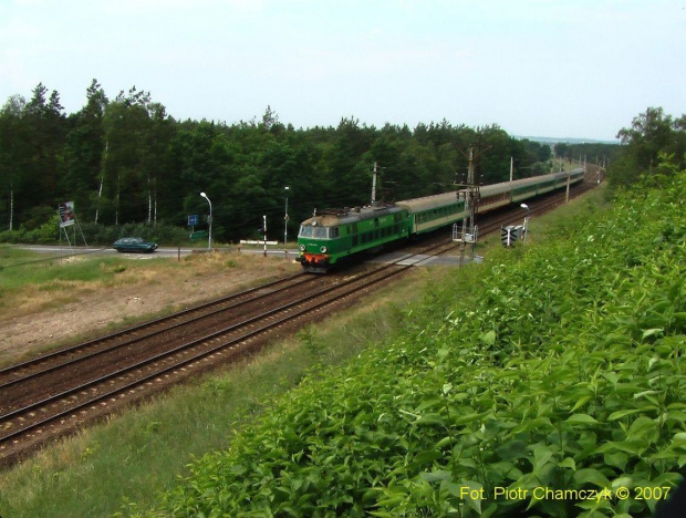 ET22-849 z poc. 82100 relacji Kostrzyn - Chełm kilka minut po opuszczeniu stacji Piła Główna - 09.06.2007 #kolej #PKP #Piła #wiosna