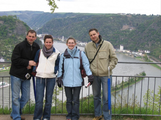 Grzesiek, Asia, Jola, Tomek, - Rzeka Ren - Skała Loreley niedaleko Koblencji #Ren #Loreley #Trier #Koblencja #Mosela #Bruksela #Niemcy #Belgia