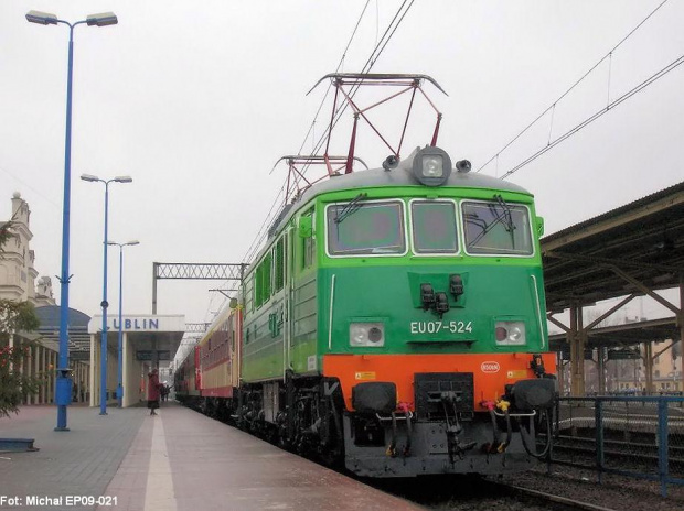 (06.01.07) Lubelska siódemka EU07-524 świeżo po rewizji w Nowym Sączu gotowa do odjazdu z poc.pos. ''Bolko'' Rel. Lublin-Wrocław