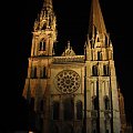Katedra w Chartres - ok 80 km na południowy-zachód od Paryża - Paryż - wrzesień 2005 #Paris #Paryż #WieżaEiffla #Wersal #Luwr #SaintMalo #Chambord #Ambois #Chartres #Tours #PolaElizejskie #LeonadroDaVinci