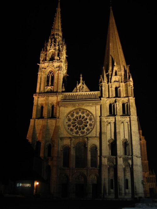 Katedra w Chartres - ok 80 km na południowy-zachód od Paryża - Paryż - wrzesień 2005 #Paris #Paryż #WieżaEiffla #Wersal #Luwr #SaintMalo #Chambord #Ambois #Chartres #Tours #PolaElizejskie #LeonadroDaVinci