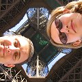 Pod Wieżą Eiffla - Paryż - wrzesień 2005 #Paryż #Wersal #WieżaEiffla #Francja #Chartres #Tours #Chambord #Ambois #StadeDeFrance #CentrumPompidou #Tomcioo #Jolcia #WizzAir