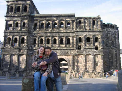 Trier (Trewir) - Porta Negra, zbudowana jeszcze przez Rzymian - 3 maja 2006 #Ren #Loreley #Trier #Koblencja #Mosela #Bruksela #Niemcy #Belgia