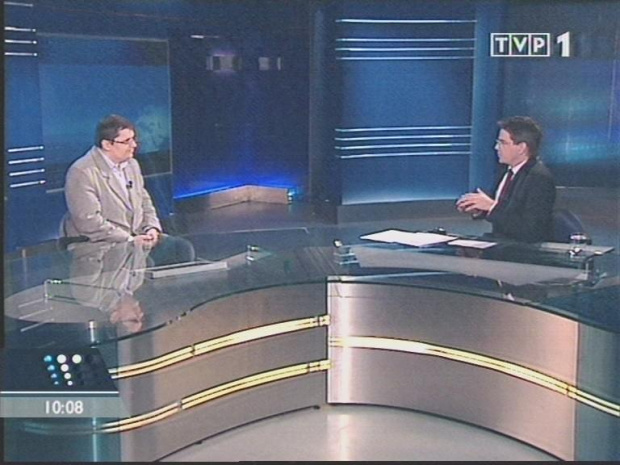 Specjalne wydanie "Wiadomości" TVP 7 stycznia 2007 roku - abp Stanisław Wielgus rezygnuje z urzędu metropolity warszawskiego, ingres zatrzymany. Prowadzi Marcin Leśkiewicz. www.TVPmaniak.pl