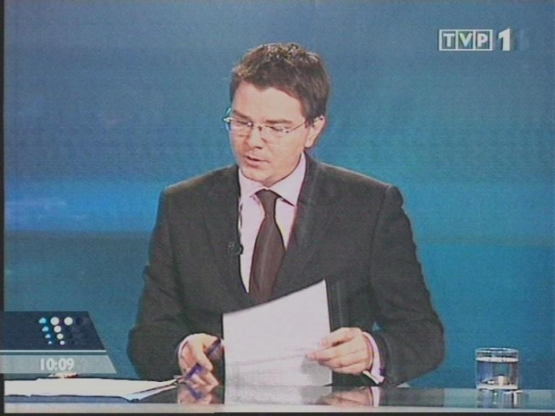 Specjalne wydanie "Wiadomości" TVP 7 stycznia 2007 roku - abp Stanisław Wielgus rezygnuje z urzędu metropolity warszawskiego, ingres zatrzymany. Prowadzi Marcin Leśkiewicz. www.TVPmaniak.pl